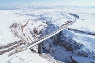 راهداری زمستانی موفق آزادراه شیراز اصفهان؛ تردد وقفه‌ناپذیر در طولانی‌ترین آزادراه ایران
