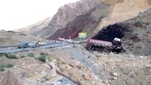 باز هم تصادف/ گردنه حاجی آباد همچنان قربانی می گیرد