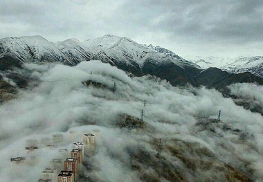 منظره‌ای کمیاب از تهران در روز بارانی