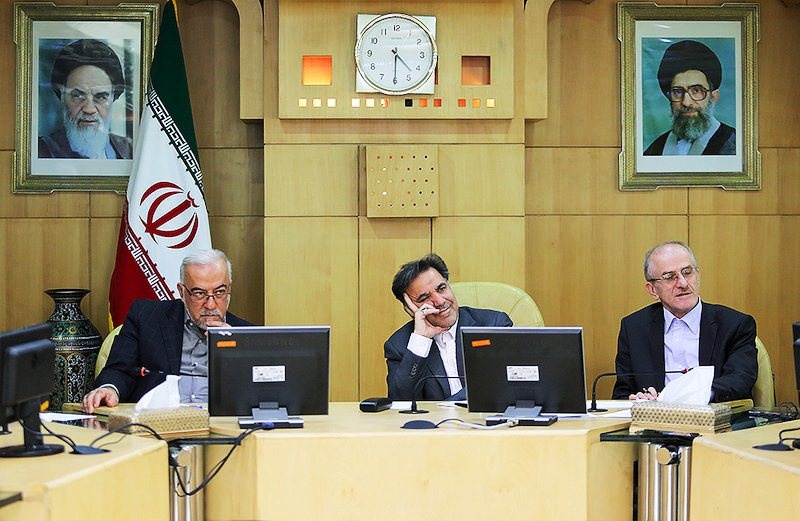 آخوندی در جلسه با کامیون داران