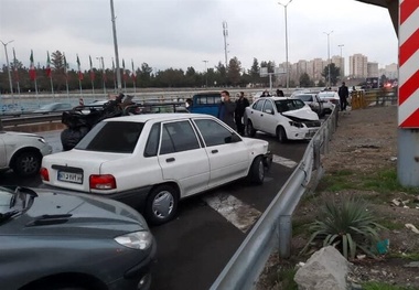 تصادف زنجیره ای در محور سورشجان ۹ مصدوم برجای گذاشت