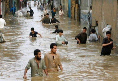 حضور مدیرکل راهداری جنوب استان در محور مسدود نیکشهر به چابهار