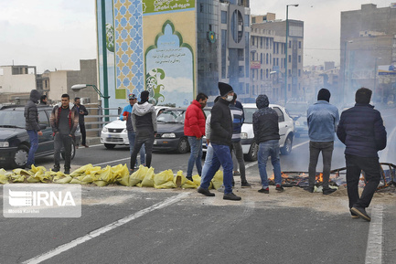 اعتراض‌ها به گران شدن بنزین