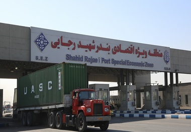 40 کانتینرآماده ارسال از بندر شهید رجایی به مناطق زلزله‌زده کرمانشاه است