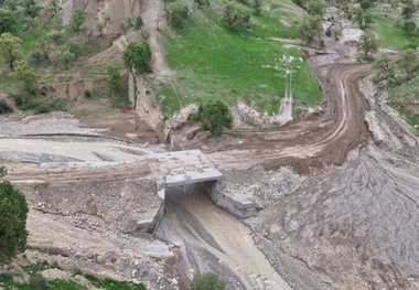 ‌بهره‌ برداری از پل روستای ریزوند و بهسازی محورهای آسیب‌ دیده در ایلام‌