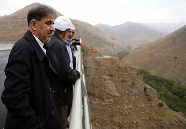 آخوندی استعفا نمی دهد