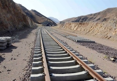 ریل گذاری پروژه راه آهن غرب امسال آغاز و سال آینده به اتمام می رسد