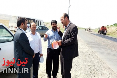 آغاز آسفالت ریزی محور اصلی شهر اصلاندوز به طرف شهرستان جلفا