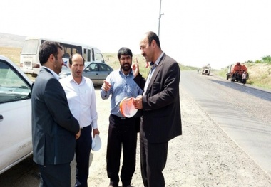 آغاز آسفالت ریزی محور اصلی شهر اصلاندوز به طرف شهرستان جلفا