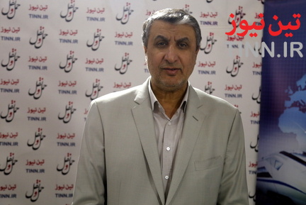 رونمایی محمد اسلامی از نشریه قطار