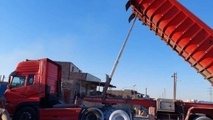 مرگ یک راننده کمپرسی هنگام تخلیه بار+ عکس

