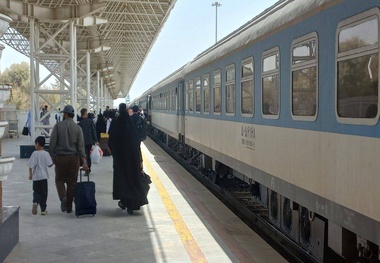 اعزام سومین قطار کاروان‌ های عزادار از زاهدان به تهران و قم
