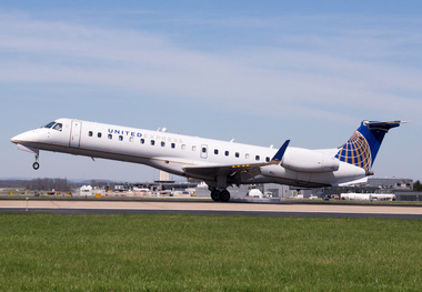 CommutAir Extends Captain Pay to First Officers