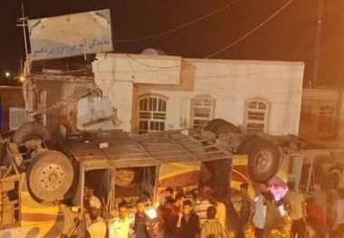 فیلم | لحظه واژگونی اتوبوس زائران پاکستانی در یزد