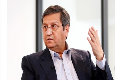 همتی: قیمت دلار بیشتر از این سقوط می‌کند 