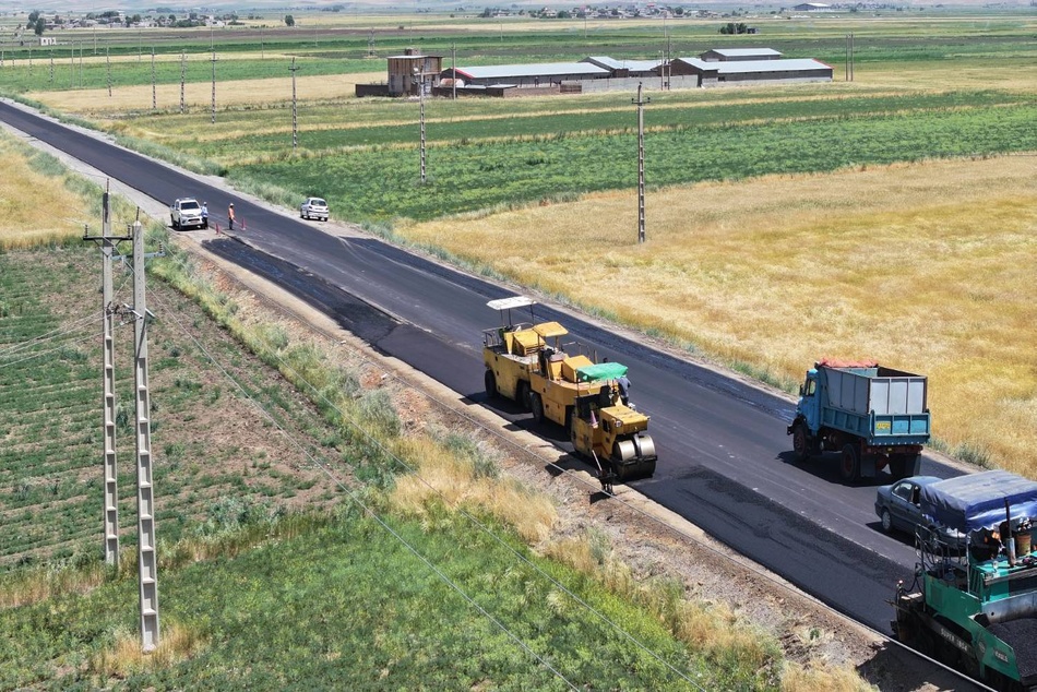 ارتقای ایمنی و روکش آسفالت ۲۶۲۷ کیلومتر از راه های فرعی و روستایی کشور