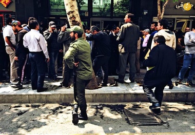 (تصاویر) صف خرید دلار ۵۵۰۰ تومانی! 