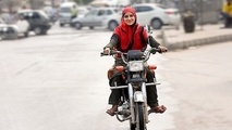 موتورسواری زنان جرم نیست/ پیگیری موضوع گواهینامه موتورسیکلت زنان در دولت