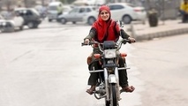 صدور گواهینامه موتورسواری زنان از یکماه آینده کلید می خورد