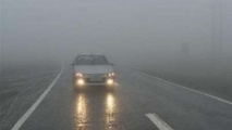 مه غلیظ دید رانندگان در گردنه های کوهستانی و بخشی از اتوبان زنجان - قزوین را کاهش داده است


