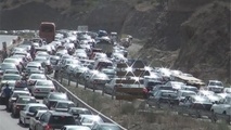 ترافیک سنگین در آزادراه قزوین_کرج_تهران/بارش برف و باران در محورهای مواصلاتی ۱۳ استان 