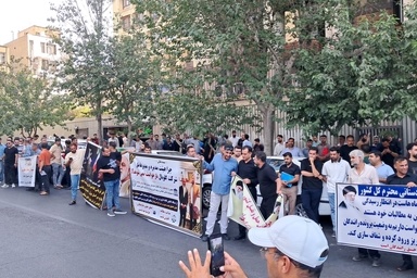 تجمع مالباختگان پرونده واردات کامیون مقابل مجتمع قضایی تهران؛ درخواست تسریع در رسیدگی به پرونده
