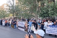 تجمع مالباختگان پرونده واردات کامیون مقابل مجتمع قضایی تهران؛ درخواست تسریع در رسیدگی به پرونده