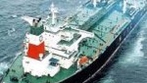 نجات دو نفتکش از چنگ دزدان دریایی