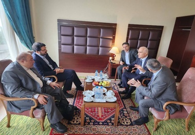 استقبال وزیر راه و شهرسازی از معاون نخست‌ وزیر آذربایجان در نقطه صفر مرزی 