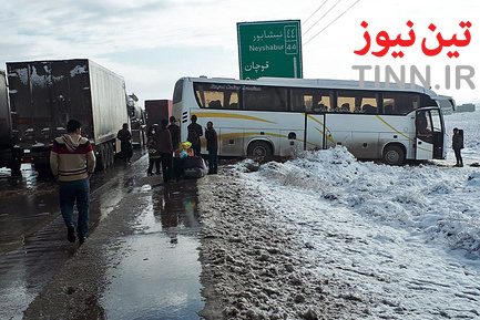 تصادف زنجیره‌ای ۳۰ خودرو در محور سبزوار - نیشابور