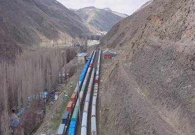 افزایش ۴۲ درصدی بارگیری کالا از طریق ناوگان ریلی راه آهن منطقه آذربایجان 