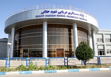تعطیلی بندر شهید حقانی بندرعباس به علت شرایط نامساعد جوی