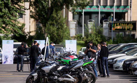 خودروهای لوکس توقیفی در تهران