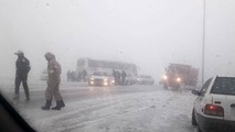 کُندی حرکت در محورهای خراسان شمالی به دلیل بارش برف 