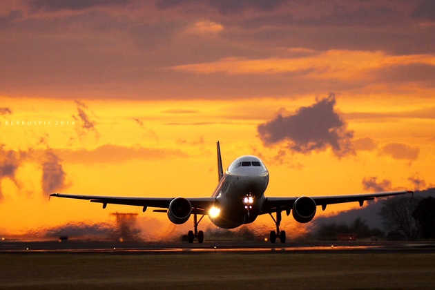 cuantas horas son de california a new york en avion