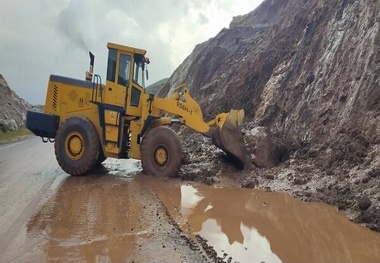 رانش کوه محور کوهستانی بخش کجور مازندران را مسدود کرد