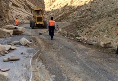 رانندگان محور «هیرمند- بی‌بی دوست» مسیر جایگزین استفاده کنند