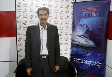 بازدید رئیس مرکز ملی فضایی از غرفه تین نیوز در نمایشگاه ریلی