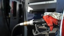 کسر سوخت تشویقی و حذف سوخت تنخواه رانندگان کامیون از سوی شرکت پخش فرآورده های نفتی/ کانون رانندگان اعتراض کرد