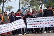 تجمع رانندگان و مال‌ باختگان شرکت واردکننده کامیون در مقابل دادستانی تبریز