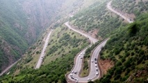 رفتار نابهنجار راکبان خودروهای عبوری در جاده چالوس
