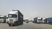 اخذ مبالغ نامتعارف از رانندگان برای ورود به پارکینگ  یک پایانه بار+ عکس