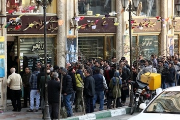 بازگشت صف دلار سهمیهای به بازار ارز+فیلم
