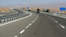 اجرای عملیات بهسازی و روکش آسفالت در آزادراه تهران - ساوه