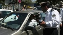 عکس| بی توجهی به آیین نامه راهنمایی و رانندگی و توقف در پیاده رو