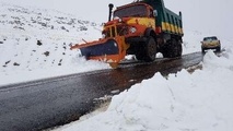 بازگشایی ۵۰ راه روستایی نهاوند با ۴۵۰ کیلومتر برف روبی