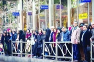 سرگردانی مردم در ایستگاه‌ های اتوبوس تهران