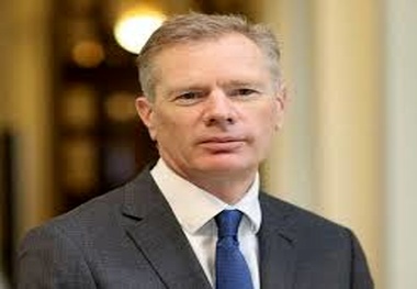 
پاسخ سفیر انگلیس در مورد چرایی حضور مجددش در وزارت خارجه
