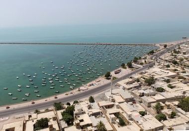 حمله دشمن به اسکله بندر چارک؛ یک شهید و ۴ شناور آسیب دید