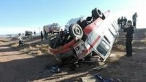 واژگونی مینی‌بوس مدرسه به دلیل سکته مغزی راننده
